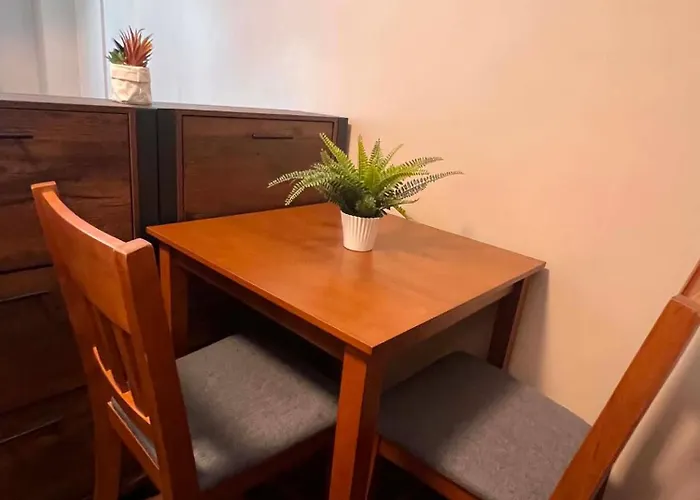 Lancaster In Mandaluyong Near Mrt Shaw Blvd 4*